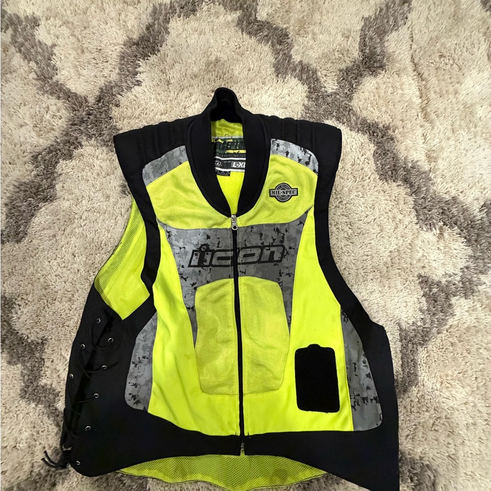ICON Reflective Vest in Black and Neon Yellow
